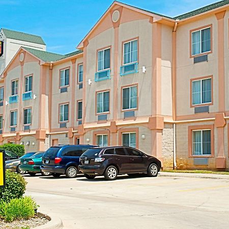 Super 8 By Wyndham Irving/Dfw Apt/North Bagian luar foto
