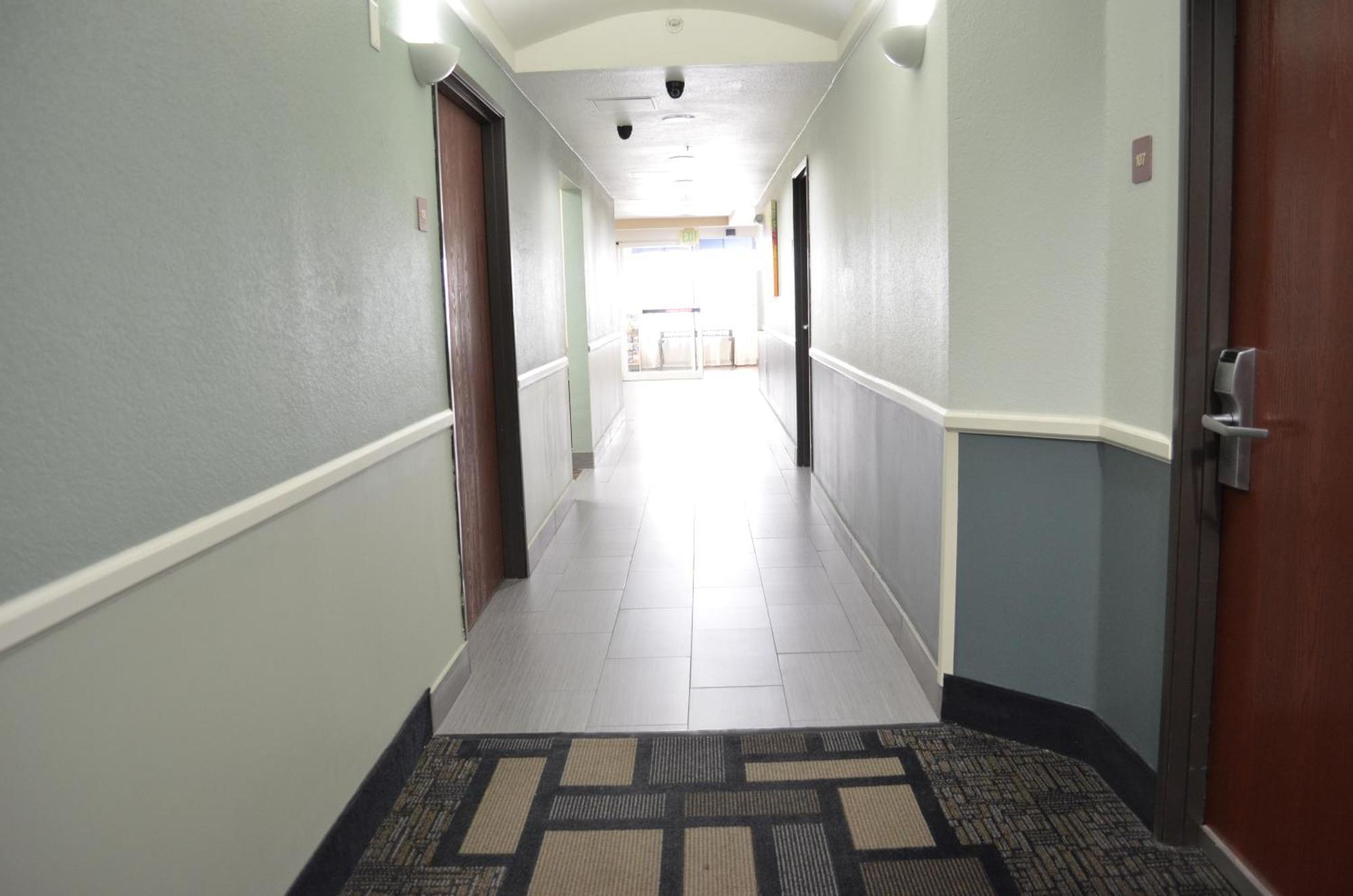 Super 8 By Wyndham Irving/Dfw Apt/North Bagian luar foto