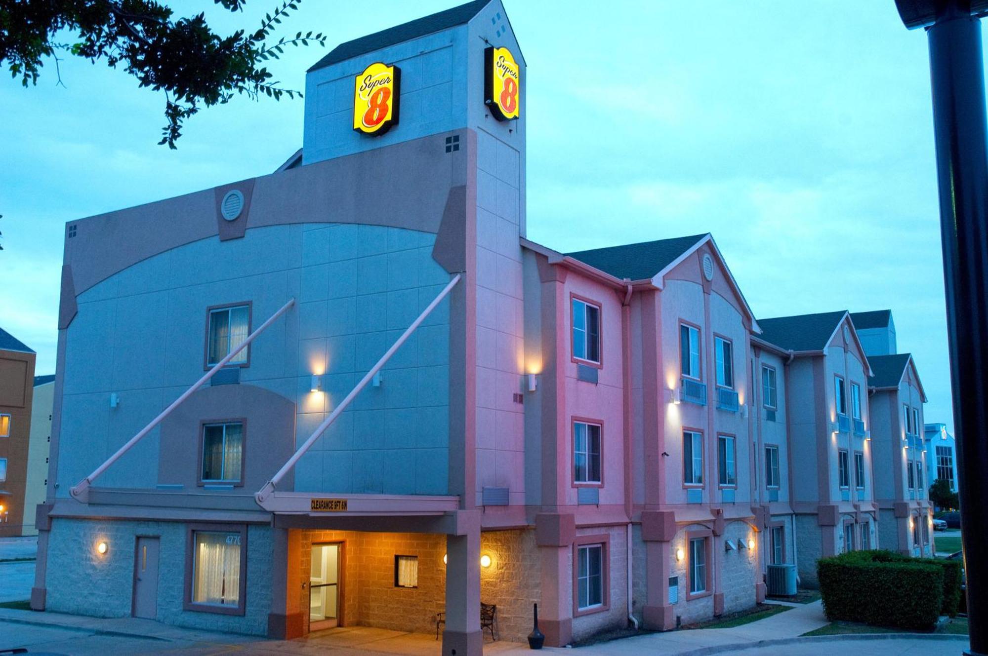 Super 8 By Wyndham Irving/Dfw Apt/North Bagian luar foto