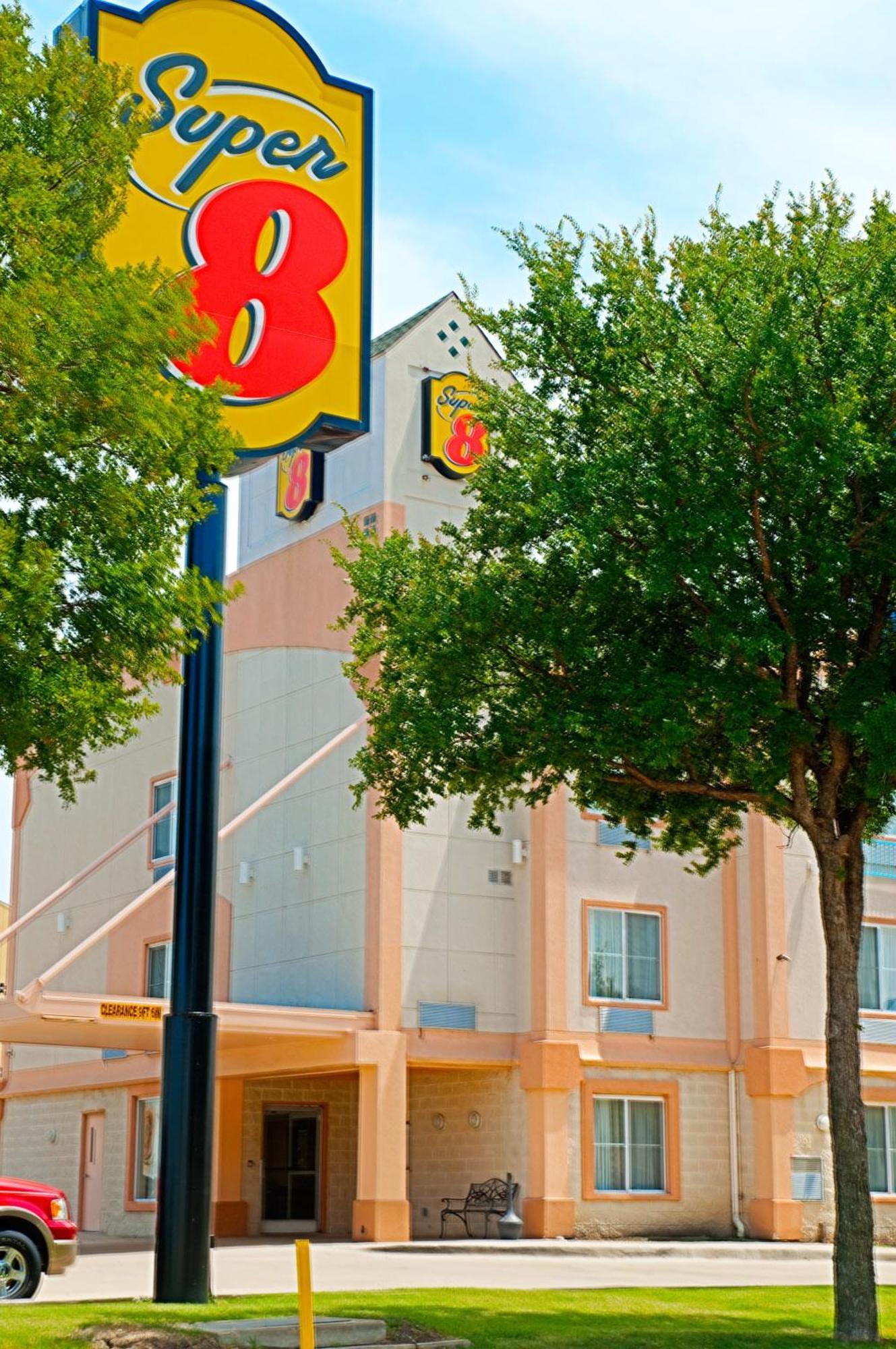Super 8 By Wyndham Irving/Dfw Apt/North Bagian luar foto