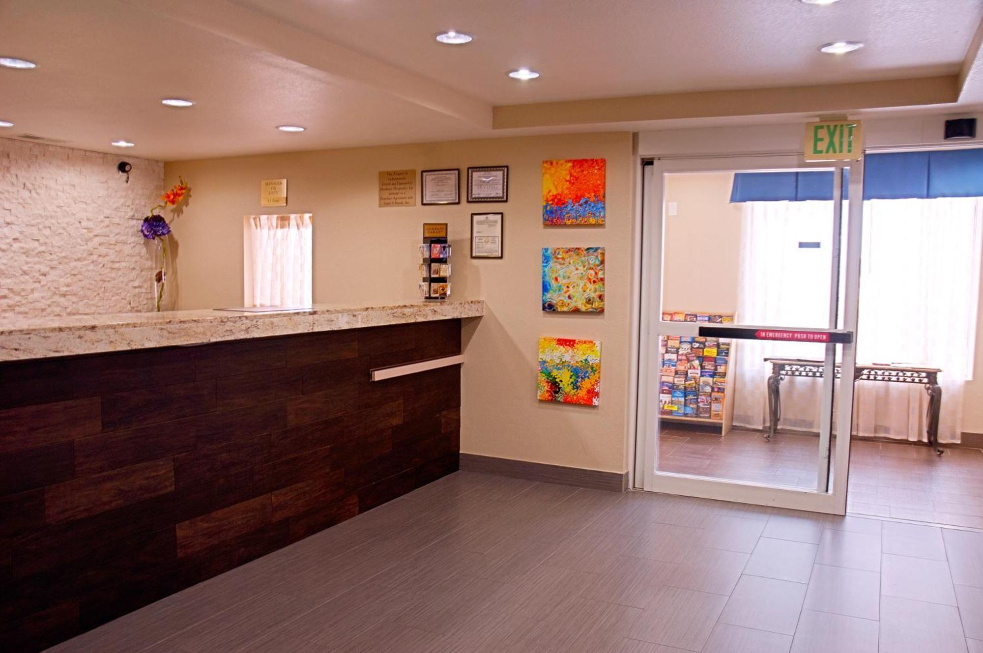 Super 8 By Wyndham Irving/Dfw Apt/North Bagian luar foto