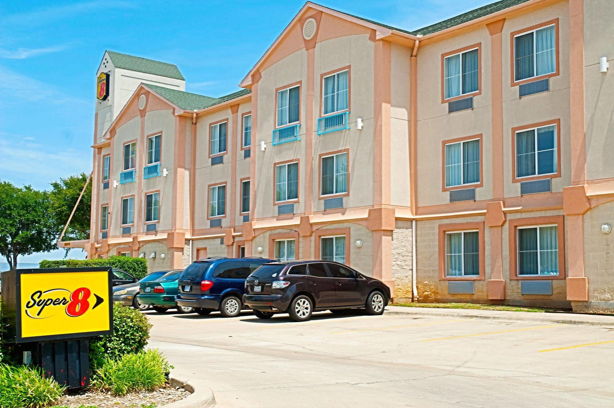 Super 8 By Wyndham Irving/Dfw Apt/North Bagian luar foto