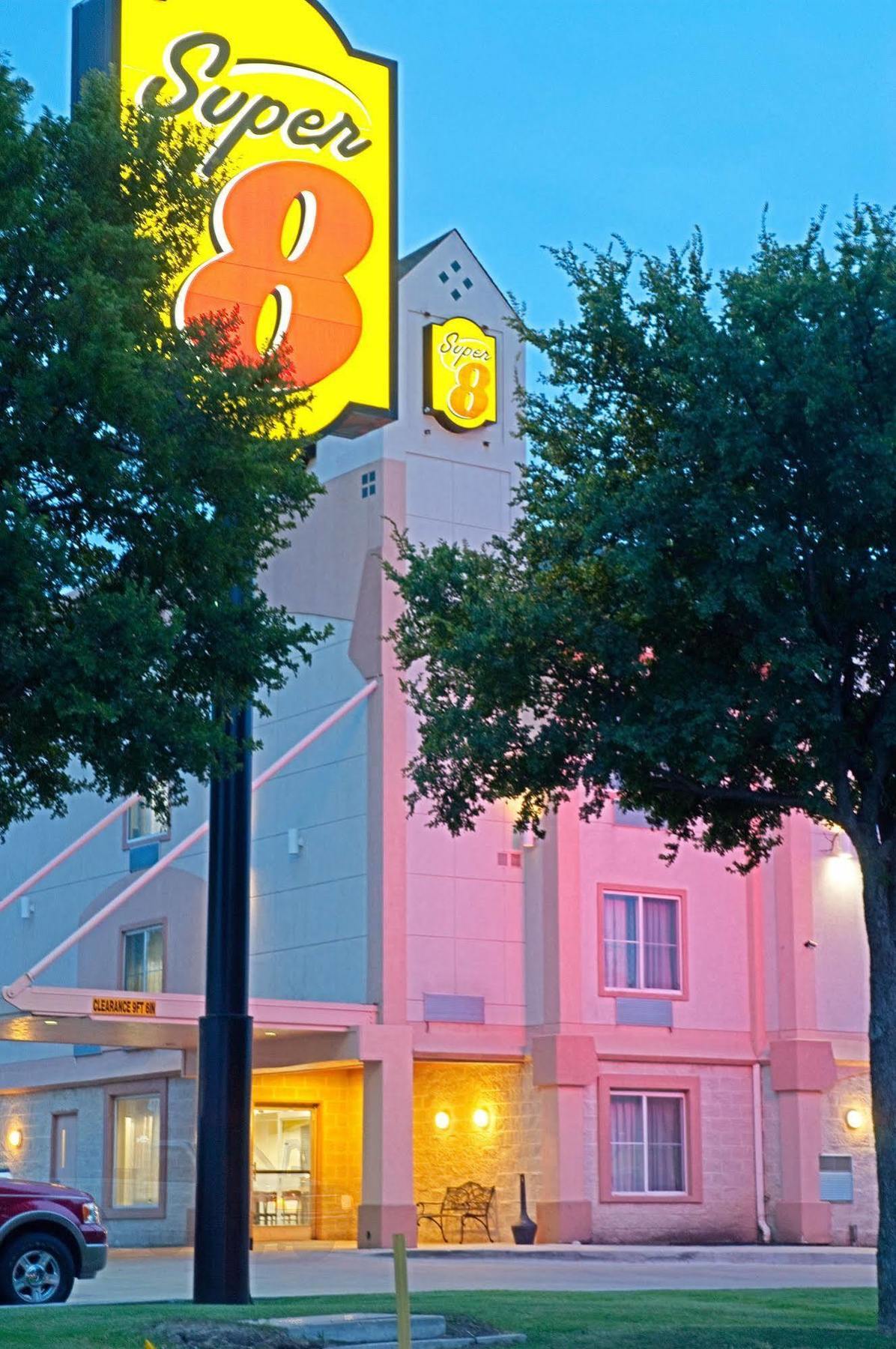 Super 8 By Wyndham Irving/Dfw Apt/North Bagian luar foto